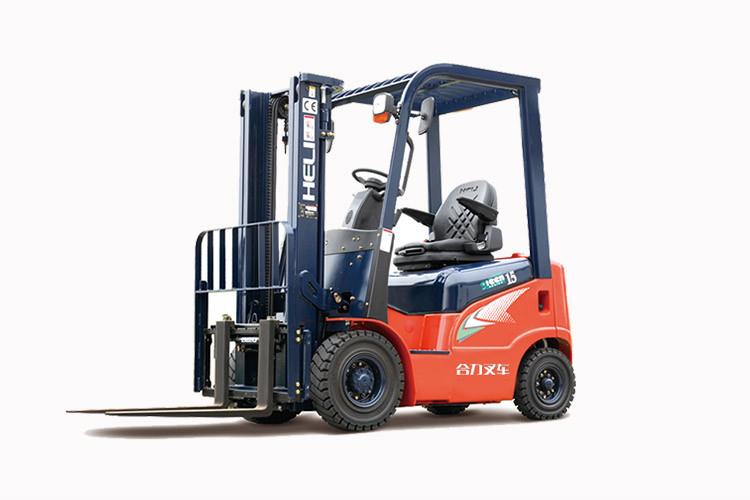 在出車(chē)前需要檢查機(jī)油、燃油、冷卻水量是否足夠，濟(jì)寧叉車(chē)各部分有無(wú)漏水、漏油和漏氣的現(xiàn)象，檢查輪胎、半軸、傳動(dòng)軸等處部件的螺栓、螺母是否緊固