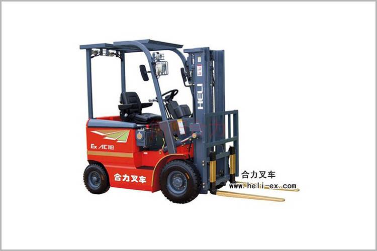濟(jì)寧叉車工作后需要將貨叉降置地面，門架要回復(fù)原位(正中垂直)，目的是為了讓液壓系統(tǒng)獲得卸荷保護(hù)